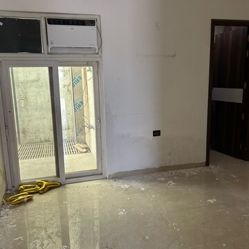 Room in 2 BHK Villa at RWA Apartments Sector 27, Sector 27 – for Rent