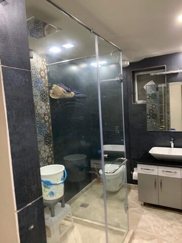 Furnished Amenities in 2 BHK Builder Floor at Saket – for Rent