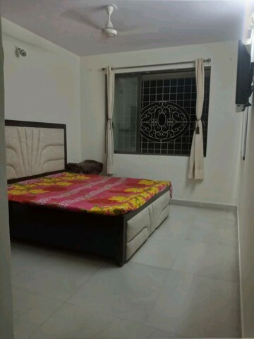 Bedroom in 2 BHK Apartment at Malad East – for Rent