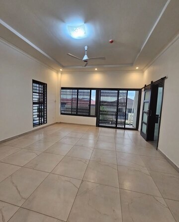 Room in 3.5 BHK Builder Floor at Sector 34 – for Sale