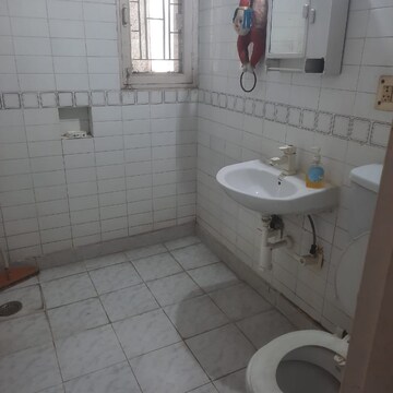 Bathroom in 3 BHK Apartment at Varun Enclave, Sector 28 – for Rent
