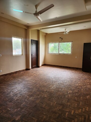 Room in 4 BHK Villa at Saket – for Rent
