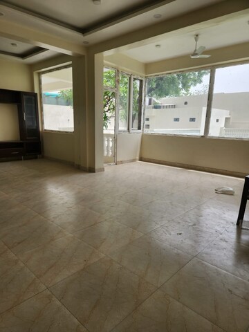 Room in 4 BHK Villa at Saket – for Rent