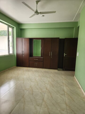 Room in 4 BHK Villa at Saket – for Rent
