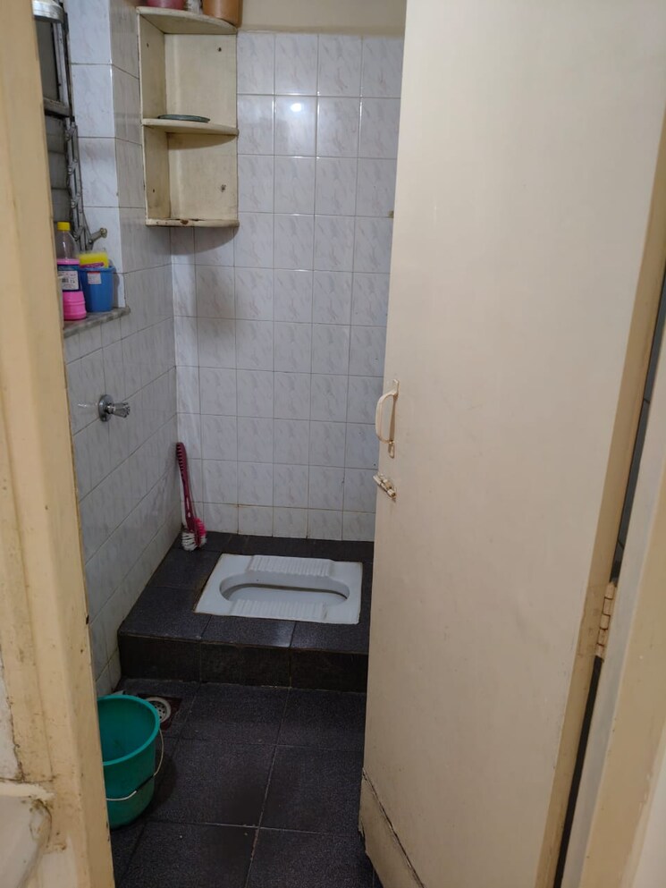 Bathroom, mayur colony 2 Bedroom 1100 Sq.Ft. Apartment In Mayur Colony Pune 8748490