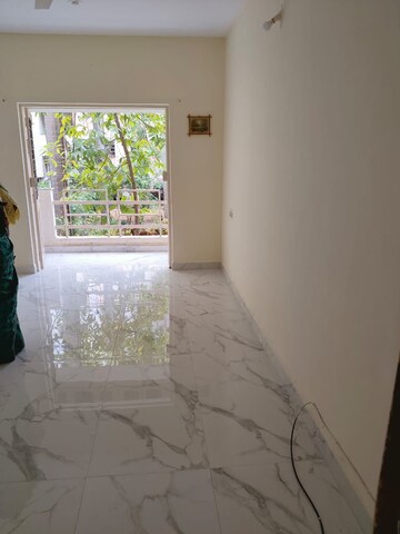 Room in 2 BHK Apartment at Mayur Colony – for Rent