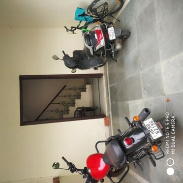 Furnished Amenities in 3.5 BHK Builder Floor at SS Southend Floors, South City 2 – for Rent