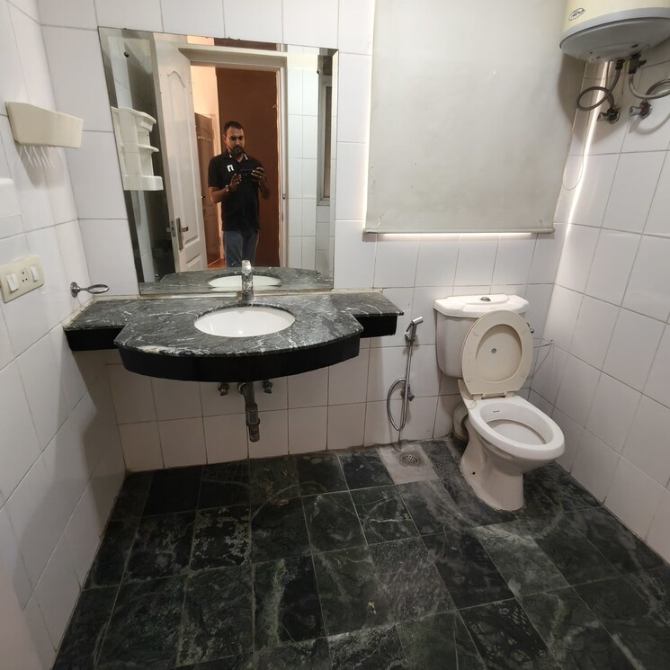 Bathroom, central-park-ii-bellevue 3 Bedroom 2550 Sq.Ft. Apartment In Tikri Gurgaon 8748513