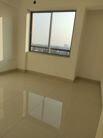 Room in 3 BHK Apartment at Godrej Seven, Joka – for Rent