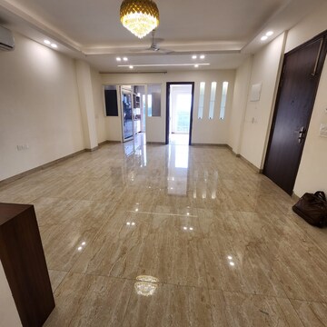 Room in 3 BHK Builder Floor at Unitech South City II, South City 2 – for Rent