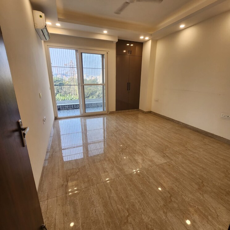 Room, unitech-south-city-ii 3 Bedroom 240 Sq.Yd. Builder Floor In South City 2 Gurgaon 8748556