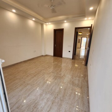 Room in 3 BHK Builder Floor at Unitech South City II, South City 2 – for Rent