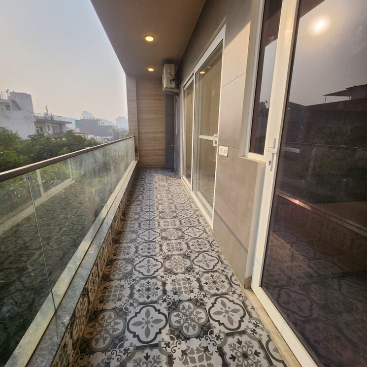 Balcony, unitech-south-city-ii 3 Bedroom 240 Sq.Yd. Builder Floor In South City 2 Gurgaon 8748556