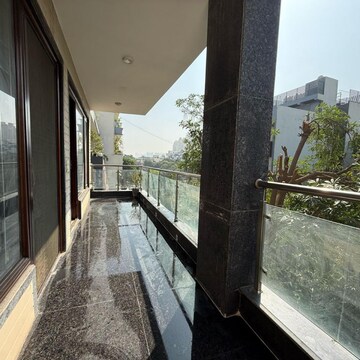 Balcony in 3 BHK Builder Floor at Unitech South City II, South City 2 – for Rent