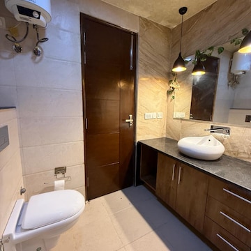 Bathroom in 3 BHK Builder Floor at Unitech South City II, South City 2 – for Rent