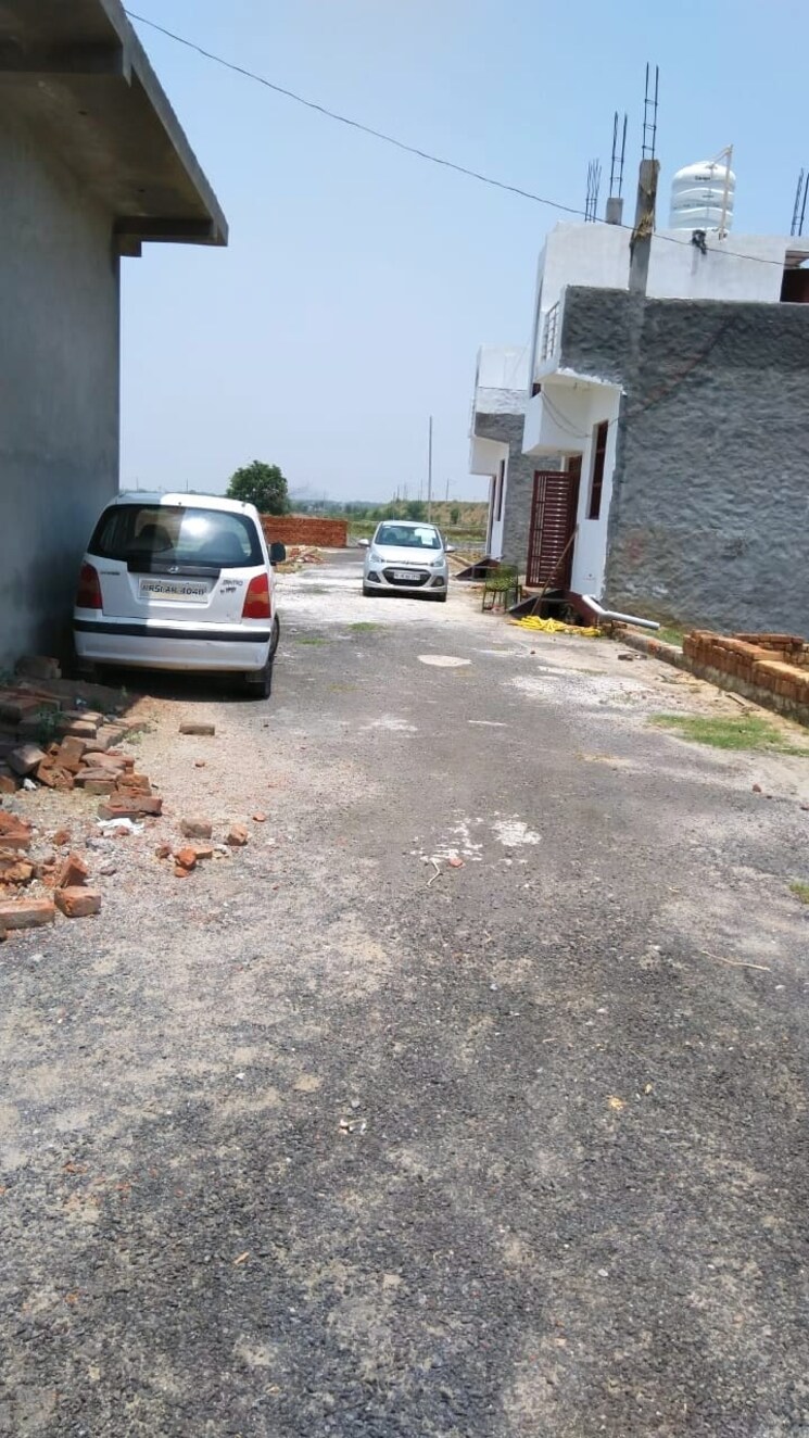 Nearby, sector 142  450 Sq.Ft. Plot In Sector 142 Noida 8748548