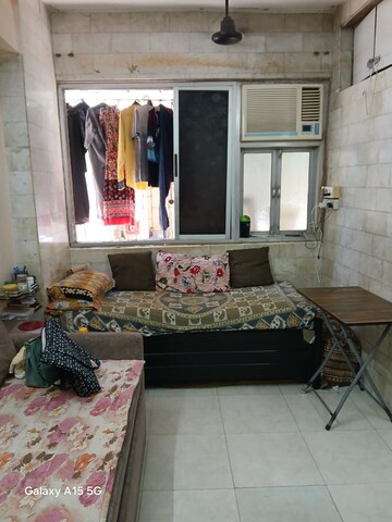 Bedroom in 1 BHK Apartment at Malad East – for Rent