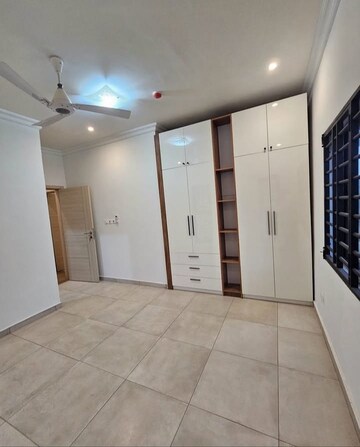 Building Lobby in 3 BHK Builder Floor at Sector 33 – for Rent