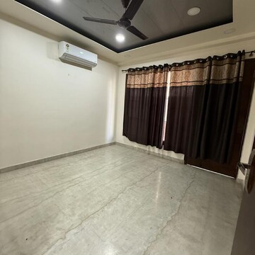 Balcony in 3 BHK Builder Floor at Unitech South City II, South City 2 – for Rent