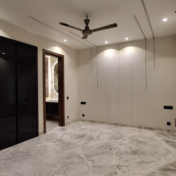 Room in 4 BHK Builder Floor at Sushant Lok I – for Sale