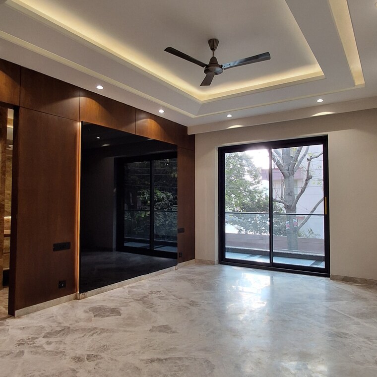 Room, sushant lok i 4 Bedroom 300 Sq.Yd. Builder Floor In Sushant Lok I Gurgaon 8748626