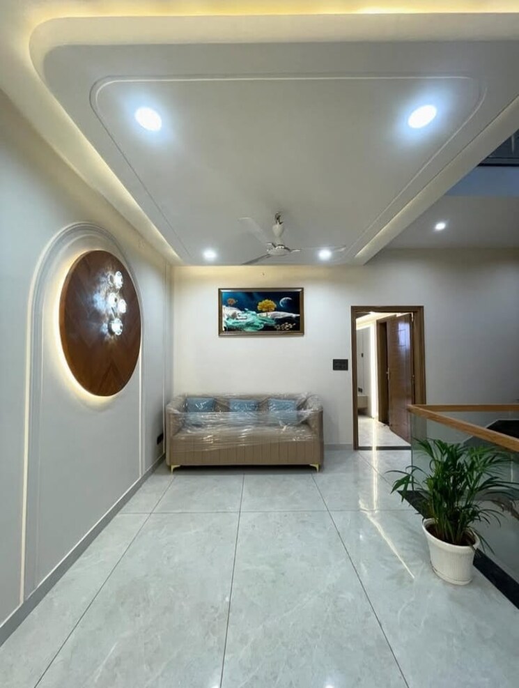 Room, sector 29 3.5 Bedroom 3150 Sq.Ft. Builder Floor In Sector 29 Faridabad 8748628