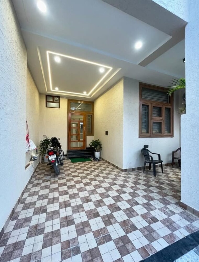 Bedroom, sector 29 3.5 Bedroom 3150 Sq.Ft. Builder Floor In Sector 29 Faridabad 8748628