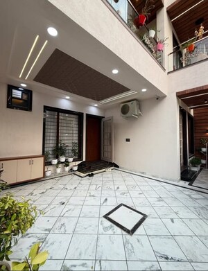 Kitchen in 3 BHK Builder Floor at Sector 39 – for Sale