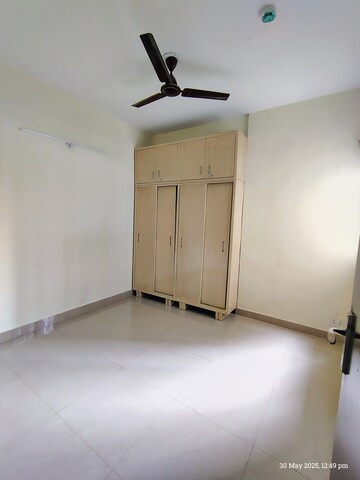 Room in 2 BHK Apartment at Amrapali Enchante, Tech Zone 4 Greater Noida – for Rent