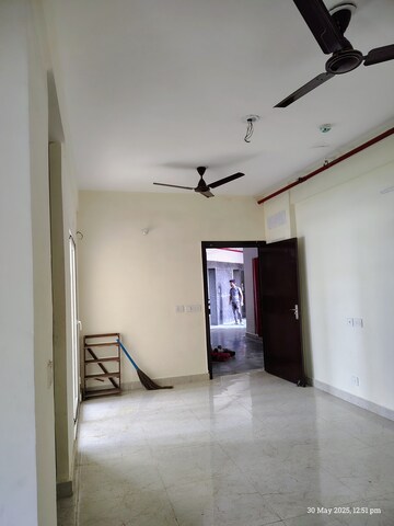 Room in 2 BHK Apartment at Amrapali Enchante, Tech Zone 4 Greater Noida – for Rent