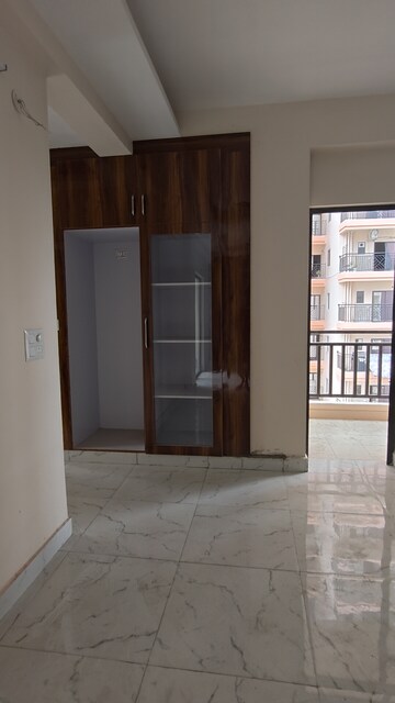 Room in 2 BHK Apartment at The Golden Gate, Mahurali – for Rent