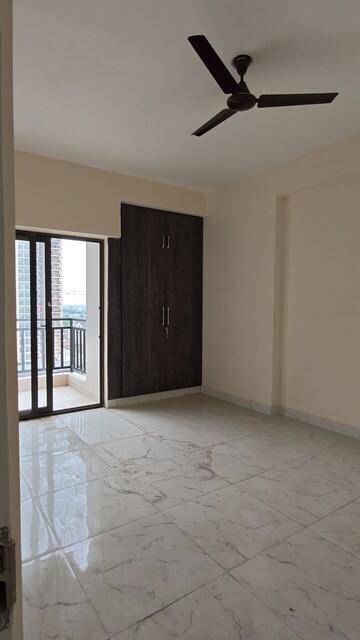 Room in 2 BHK Apartment at The Golden Gate, Mahurali – for Rent