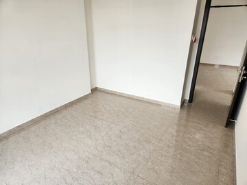 Room in 2 BHK Apartment at JP Decks, Goregaon East – for Rent