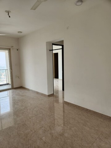 Room in 2 BHK Apartment at JP Decks, Goregaon East – for Rent