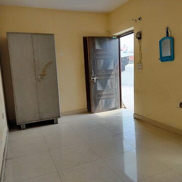 Room in 2 BHK Builder Floor at Jaypee Villa Expanza, Sector 20 Yamuna Expressway – for Rent
