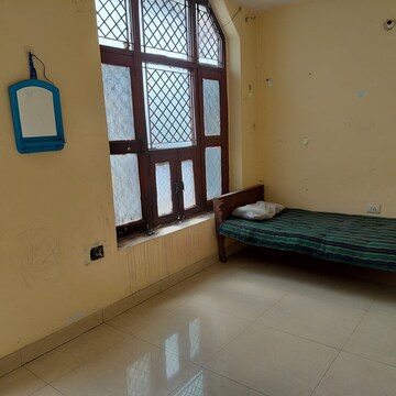 Room in 2 BHK Builder Floor at Jaypee Villa Expanza, Sector 20 Yamuna Expressway – for Rent