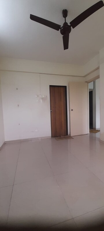 Room in 1 BHK Apartment at Malad East – for Rent