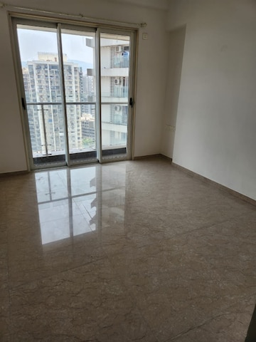 Room in 2 BHK Apartment at JP Decks, Goregaon East – for Rent
