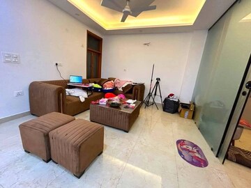 Living Room in 2.5 BHK Apartment at Pushp Vihar – for Rent