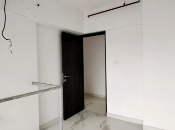 Room in 2 BHK Apartment at RNA NG Eclat, Andheri West – for Rent