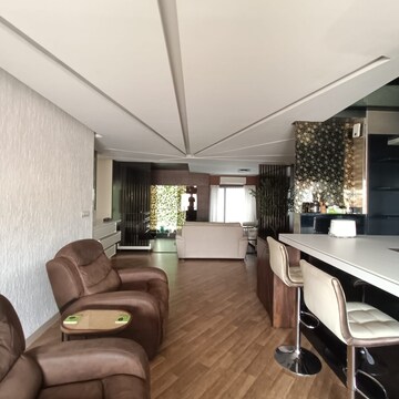 Parking in 3 BHK Builder Floor at Hsr Layout – for Rent