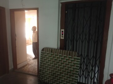 Room in 2.5 BHK Apartment at Green Park – for Sale