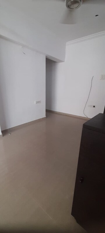 Room in 1 BHK Apartment at Malad East – for Rent