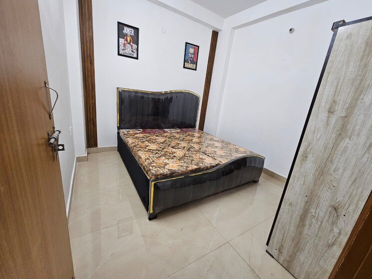 Bedroom, pushp vihar 2.5 Bedroom 1200 Sq.Ft. Apartment In Pushp Vihar Delhi 8748749