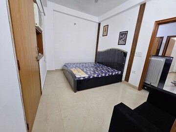 Bedroom in 2.5 BHK Apartment at Pushp Vihar – for Rent