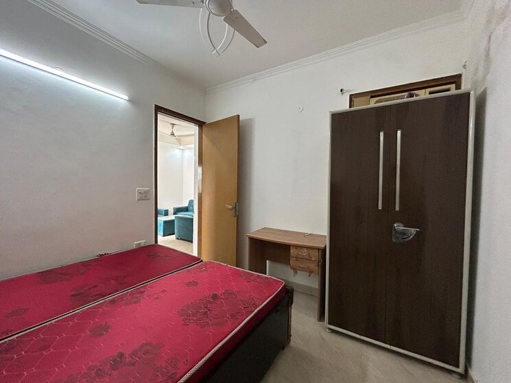 Bedroom, pushp vihar 2.5 Bedroom 1200 Sq.Ft. Apartment In Pushp Vihar Delhi 8748749