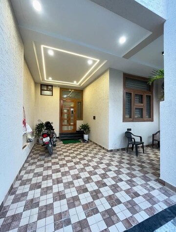 Bedroom in 3 BHK Builder Floor at Sector 39 – for Sale