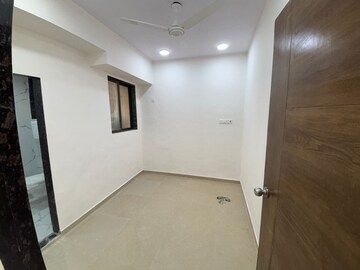 Room in 2 BHK Apartment at Malad East – for Rent