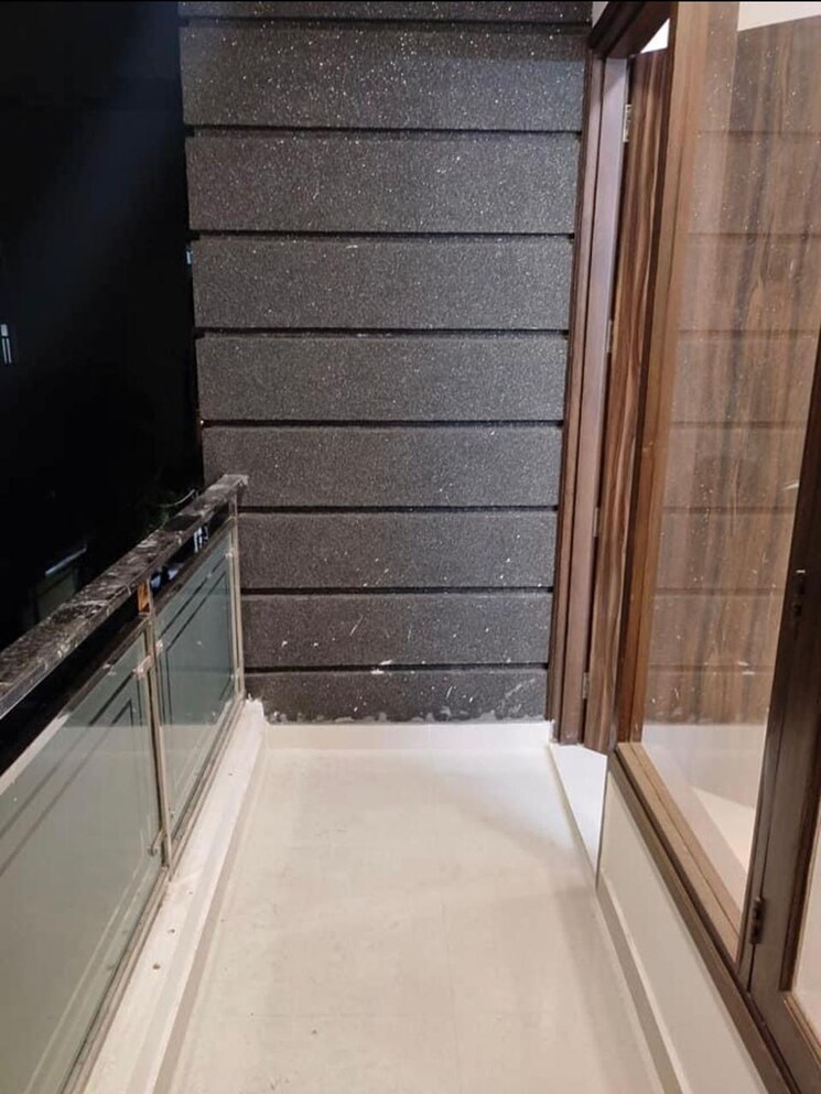 Balcony, saket-court-residential-complex 1.5 Bedroom 550 Sq.Ft. Apartment In Pushp Vihar Delhi 8748782