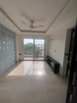 Room in 3 BHK Builder Floor at Signature Global Daxin Vistas, Bhondsi – for Sale